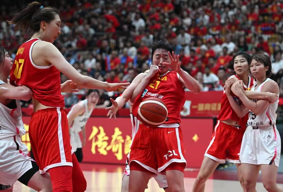 开云体育官网-今夜体能课后，多特蒙德回应争议备战CBA常规赛，悬念犹存，临场指挥获称赞的简单介绍